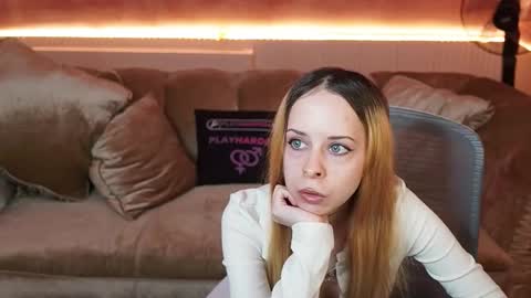 PLAYHARD054 online show from November 2025 11:31:01 AM