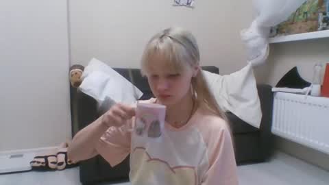 Snapshot of anabelbrando chatting on July 2026 04:27:02 PM Malvina online show from July 2026 04:27:02 PM