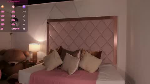 Snapshot of anabelle_clark chatting on April 2026 05:18:01 PM anabelle online show from April 2026 05:18:01 PM