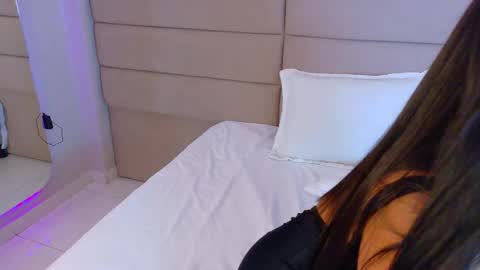 anabelleray online show from November 2025 08:08:02 PM