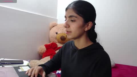 Snapshot of anahibrowns95 chatting on April 2026 09:37:02 PM Anahi Browns online show from April 2026 09:37:02 PM