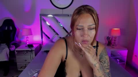 Anah Jones online show from December 2025 08:03:01 PM