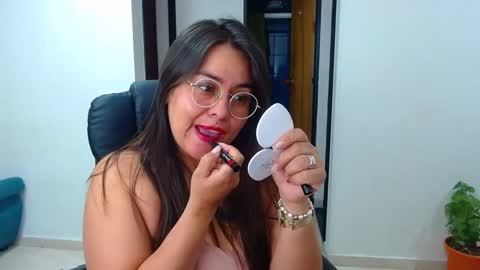 Snapshot of anaids_dam chatting on January 2025 11:02:02 PM anaids online show from January 2025 11:02:02 PM