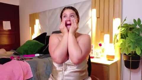 Anaise  online show from September 2025 11:43:01 AM