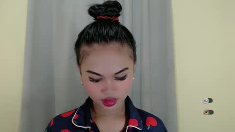 Snapshot of anaruru_ chatting on February 2025 02:18:01 PM ANA online show from February 2025 02:18:01 PM