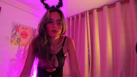 Ana online show from October 2025 08:00:02 PM