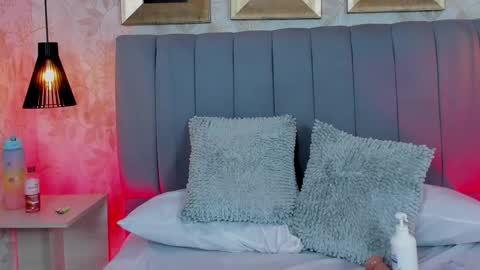 Mia online show from February 2025 10:47:02 PM