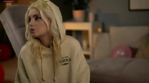 Snapshot of andiahart chatting on April 2026 01:01:01 PM Rosse online show from April 2026 01:01:01 PM