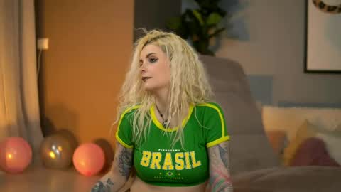 Snapshot of andiahart chatting on April 2026 09:48:02 AM Rosse online show from April 2026 09:48:02 AM