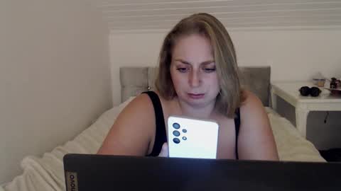 Snapshot of andorphina chatting on November 2025 08:43:01 PM Andorphin online show from November 2025 08:43:01 PM