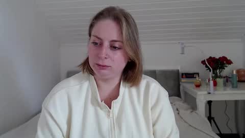 Snapshot of andorphina chatting on November 2025 09:30:01 AM Andorphin online show from November 2025 09:30:01 AM