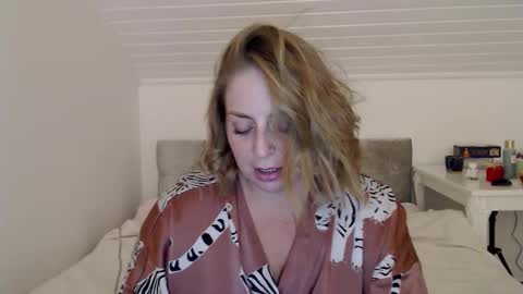 Snapshot of andorphina chatting on November 2025 09:35:02 PM Andorphin online show from November 2025 09:35:02 PM