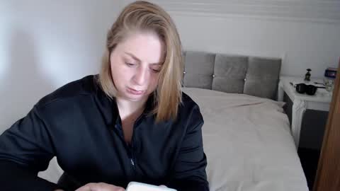 Snapshot of andorphina chatting on November 2025 10:37:02 AM Andorphin online show from November 2025 10:37:02 AM