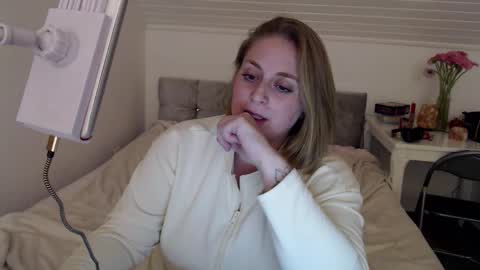 Snapshot of andorphina chatting on December 2025 09:10:02 PM Andorphin online show from December 2025 09:10:02 PM