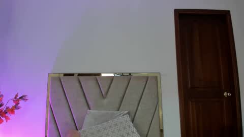 Andra Cyrus online show from February 2025 02:07:01 PM