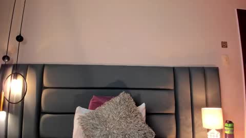 Andra Cyrus online show from February 2026 11:48:01 PM