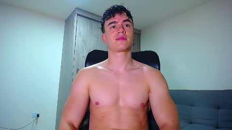 Snapshot of andre_parker chatting on April 2026 11:33:02 PM Andre Parker online show from April 2026 11:33:02 PM