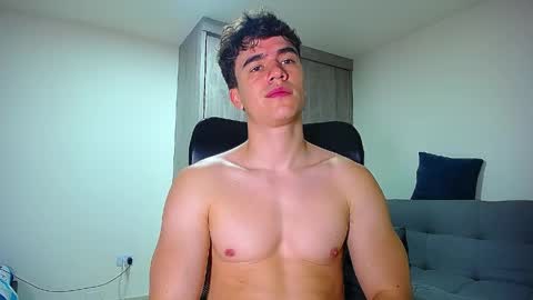 Snapshot of andre_parker chatting on May 2026 01:11:02 AM Andre Parker online show from May 2026 01:11:02 AM