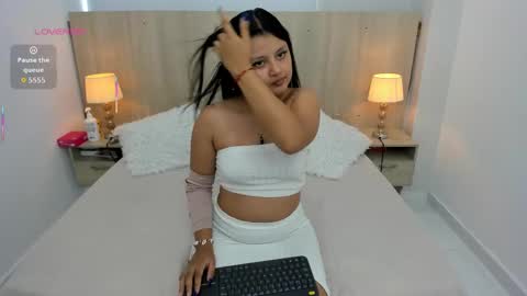 Snapshot of andrea_caicedo chatting on October 2025 07:33:01 PM Andrea Caicedo online show from October 2025 07:33:01 PM