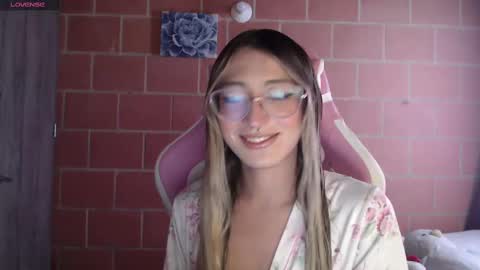 Andrea  online show from October 2025 01:43:02 PM