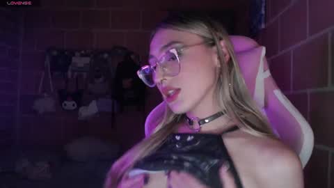 Snapshot of andrea_camila chatting on June 2026 12:54:01 AM Andrea online show from June 2026 12:54:01 AM