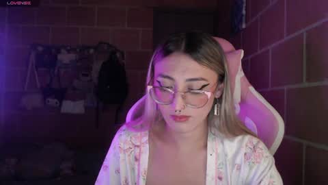 Snapshot of andrea_camila chatting on July 2026 05:22:01 AM Andrea online show from July 2026 05:22:01 AM