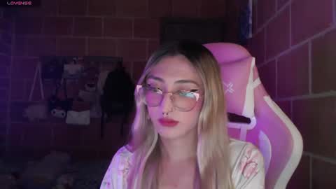 Snapshot of andrea_camila chatting on July 2026 05:38:01 AM Andrea online show from July 2026 05:38:01 AM