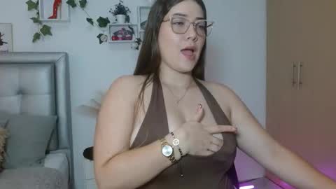 Andrea online show from April 2026 07:36:01 PM