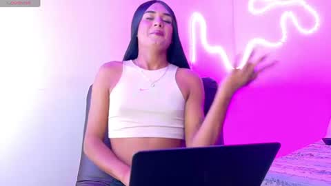 andrea_r_ online show from July 2026 06:00:01 AM