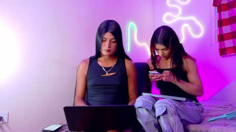 andrea_r_ online show from July 2026 04:54:01 AM