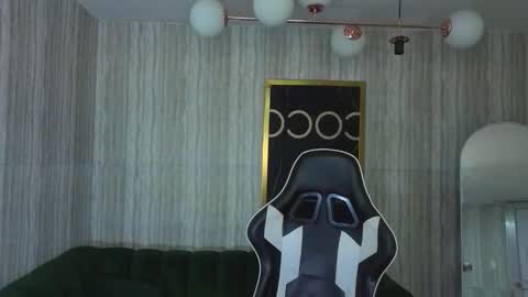 Andrea online show from December 2025 01:27:01 PM