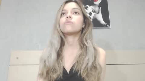 andreau 19 online show from February 2025 05:12:01 PM