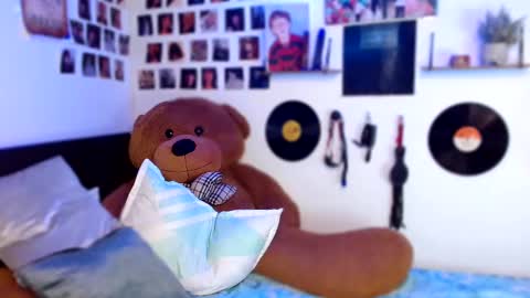 Snapshot of andreewwolffman chatting on March 2025 10:10:01 PM Andrew online show from March 2025 10:10:01 PM