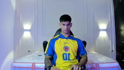 Snapshot of andres_stud chatting on June 2026 04:46:01 AM andres_stud online show from June 2026 04:46:01 AM