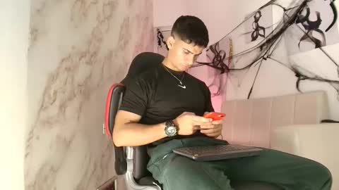 ANDRES  online show from October 2025 04:40:02 AM