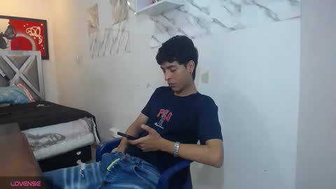 Snapshot of andrescoll25 chatting on April 2026 06:44:02 PM andrescoll25 online show from April 2026 06:44:02 PM