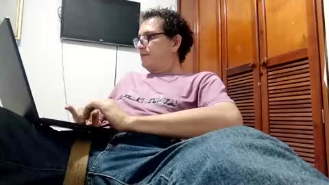 andresfloga online show from November 2025 03:27:01 AM