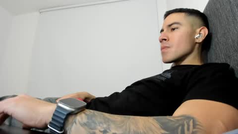 Snapshot of andresjuan92 chatting on March 2026 05:23:01 AM onlyfanscallmegotter online show from March 2026 05:23:01 AM