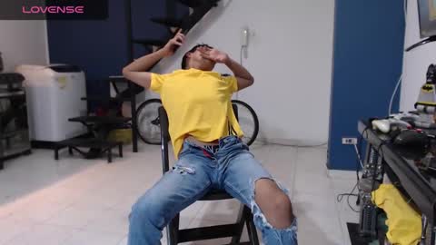 Snapshot of andressdean chatting on January 2025 01:33:01 AM Andres Dean online show from January 2025 01:33:01 AM