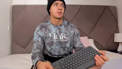 Snapshot of andrew_colleman1 chatting on November 2025 06:14:02 AM Colleman online show from November 2025 06:14:02 AM