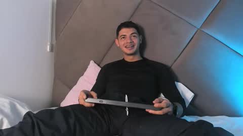 Snapshot of andrew_colleman1 chatting on November 2025 04:45:02 AM Colleman online show from November 2025 04:45:02 AM