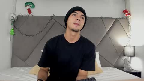 Snapshot of andrew_colleman1 chatting on November 2025 04:33:02 AM Colleman online show from November 2025 04:33:02 AM