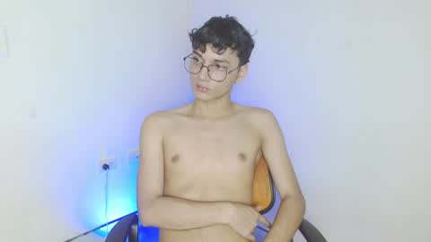 Snapshot of andrew_dann chatting on November 2025 07:52:02 PM andres online show from November 2025 07:52:02 PM