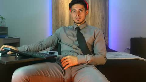 Andrew online show from November 2025 03:39:02 AM