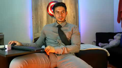 Snapshot of andrew_elliot chatting on March 2026 06:50:01 AM Andrew online show from March 2026 06:50:01 AM