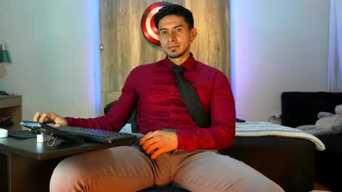 Snapshot of andrew_elliot chatting on March 2026 01:32:01 AM Andrew online show from March 2026 01:32:01 AM