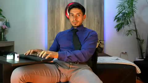 Snapshot of andrew_elliot chatting on May 2026 01:56:02 AM Andrew online show from May 2026 01:56:02 AM