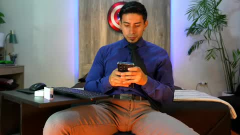 Snapshot of andrew_elliot chatting on June 2026 02:39:01 AM Andrew online show from June 2026 02:39:01 AM