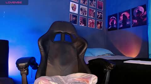 Andrew online show from October 2025 04:33:01 AM