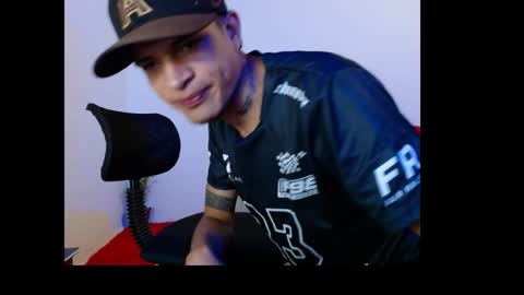 andrew_smitx online show from March 2026 12:39:02 AM